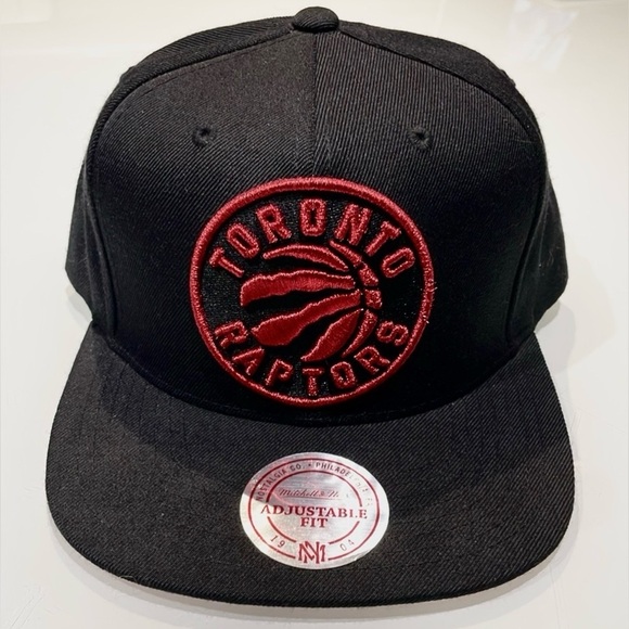 *NEW* Mitchell & Ness Black and Red Toronto Raptors Snapback Hat - Picture 1 of 8
